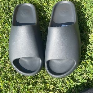 Yeezy SLIDE Onyx Size 12